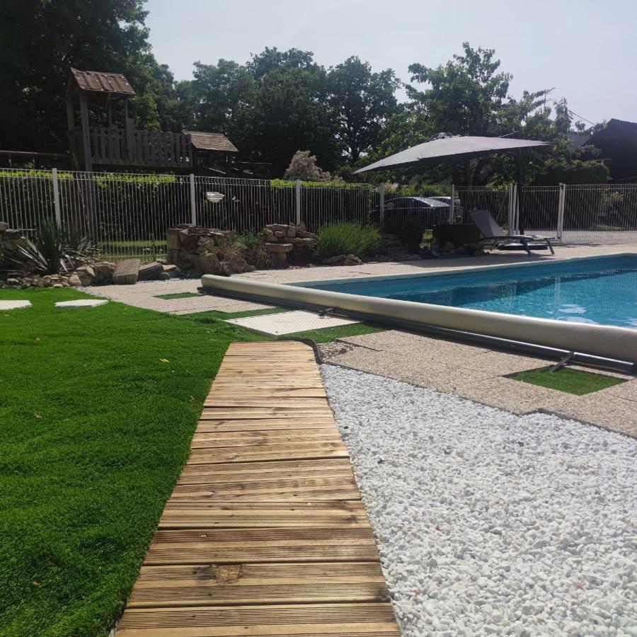 Naturel : Studio Calme Et Agreable Les Bordes Ngoại thất bức ảnh